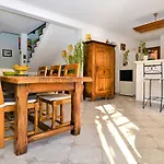 3 Bedroom Amazing In Quentin La Poter Vakantiehuis Saint-Quentin-la-Poterie