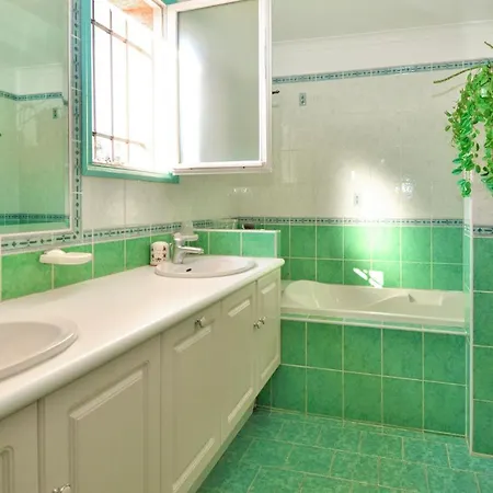 Gorgeous In Quentin La Poter With Wifi Saint-Quentin-la-Poterie